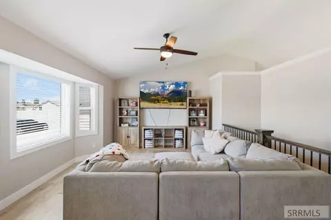 Living - 585 Washington Loop, Rigby, ID 83442 photo 1 of 2
