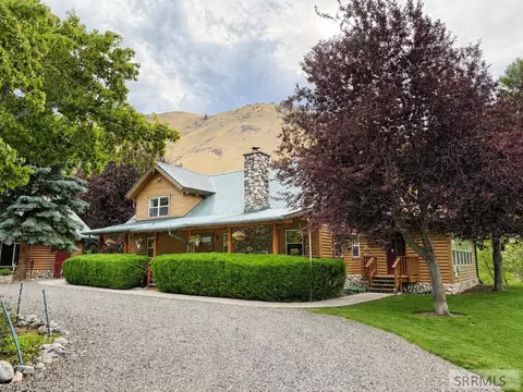14 Salmon Ln, Salmon, ID 83467