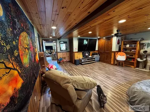 Living - 7 Shady Ln, North Fork, ID 83466 photo 3 of 3