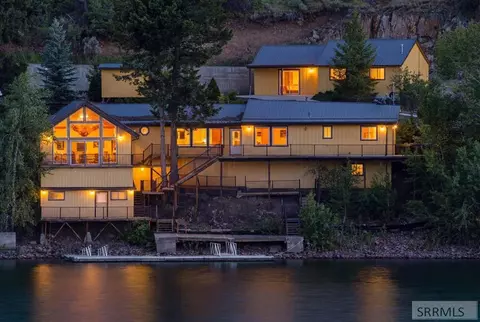53 S Shoreline Dr, Salmon, ID 83467