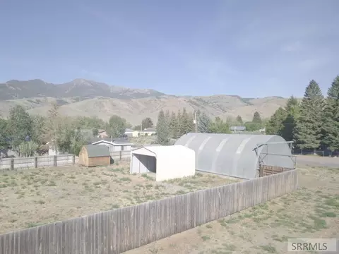 610 W Spruce St, Mackay, ID 83251