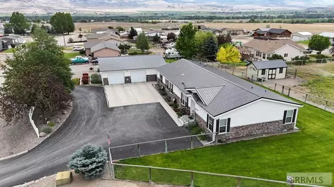 230 Redbird Ln, Challis, ID 83226