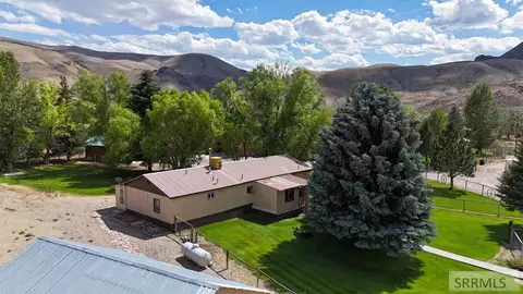 425 River Dr, Challis, ID 83226