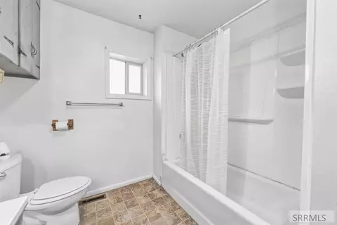 Bath - 792 N 3600 E, Menan, ID 83434 photo 1 of 2