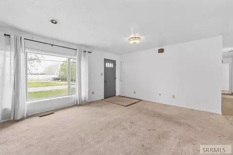 Living - 792 N 3600 E, Menan, ID 83434 photo 1 of 2