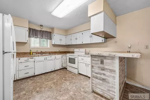 Kitchen - 792 N 3600 E, Menan, ID 83434 photo 1 of 2