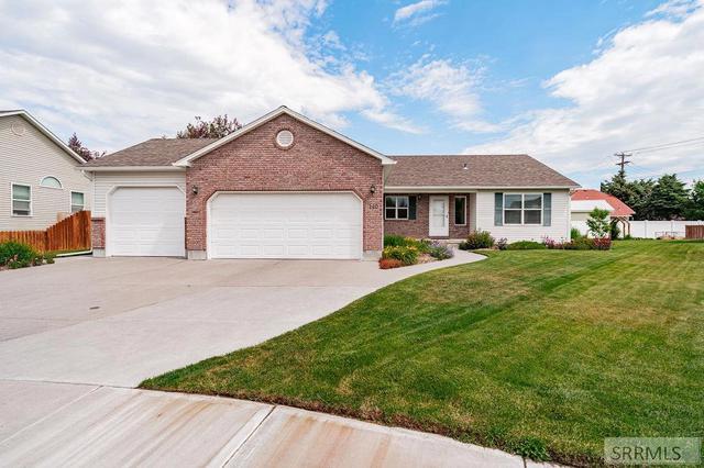 140 Harrisburg Ln, Idaho Falls, ID 83404