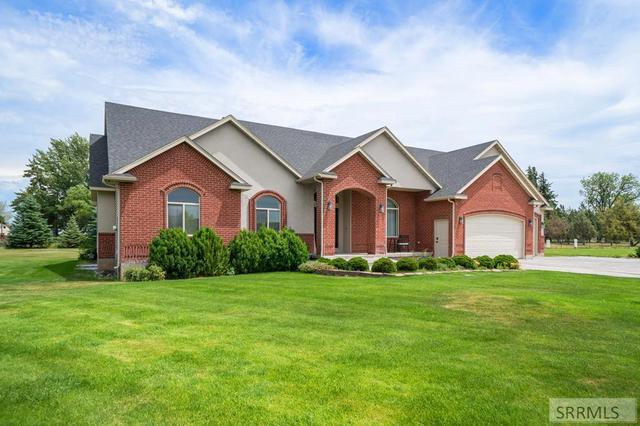 9232 N Mapleview Dr, Idaho Falls, ID 83401