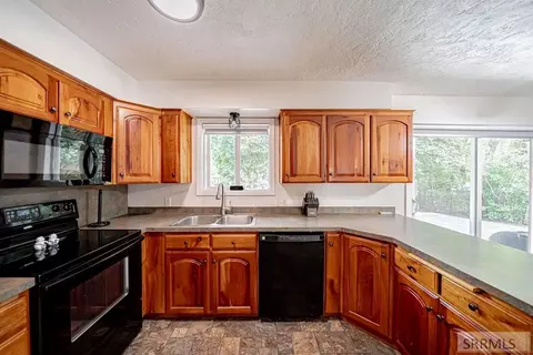 360 Summer St, Rigby, ID 83442 photo 5