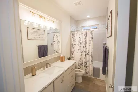 Bath - 4900 Torcello Dr, Ammon, ID 83406 photo 5 of 9