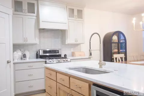 Kitchen - 4900 Torcello Dr, Ammon, ID 83406 photo 5 of 6