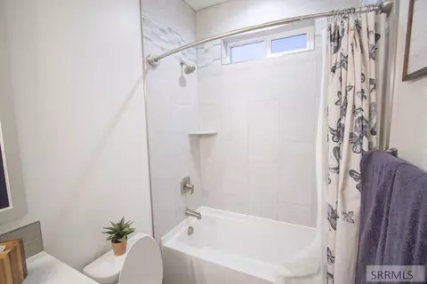 Bath - 4900 Torcello Dr, Ammon, ID 83406 photo 7 of 9