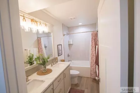Bath - 4900 Torcello Dr, Ammon, ID 83406 photo 8 of 9