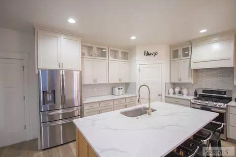 Kitchen - 4900 Torcello Dr, Ammon, ID 83406 photo 3 of 6
