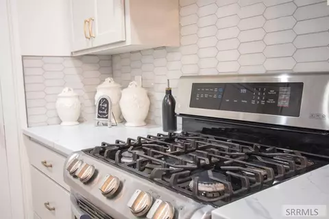 Kitchen - 4900 Torcello Dr, Ammon, ID 83406 photo 6 of 6
