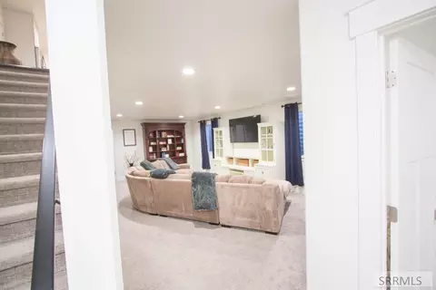 Entry Way - 4900 Torcello Dr, Ammon, ID 83406 photo 12 of 15