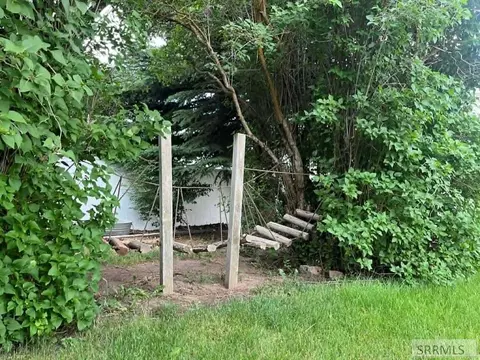 Exterior - 906 S Main St, Grace, ID 83241 photo 10 of 12