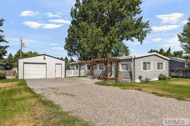 135 Parker Ave, Blackfoot, ID 83221