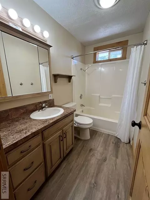 Bath - 1984 E 183 N, Rexburg, ID 83440 photo 2 of 6