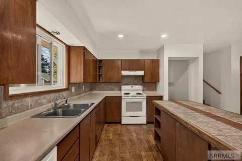 Kitchen - 646 E 4th N, Saint Anthony, ID 83445 photo 3 of 3