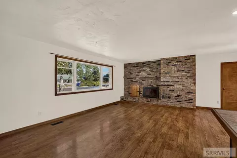 Living - 646 E 4th N, Saint Anthony, ID 83445 photo 1 of 2
