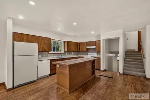 Kitchen - 646 E 4th N, Saint Anthony, ID 83445 photo 2 of 3