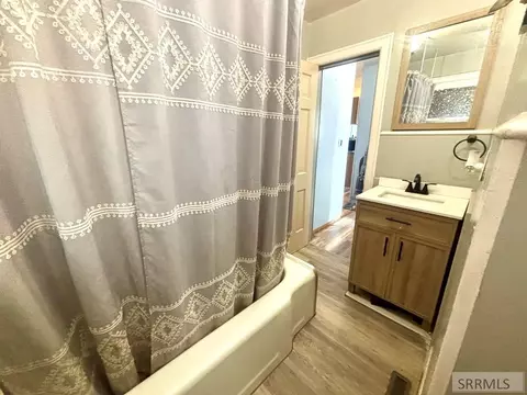 Bath - 129 Monroe St, Salmon, ID 83467 photo 1 of 2
