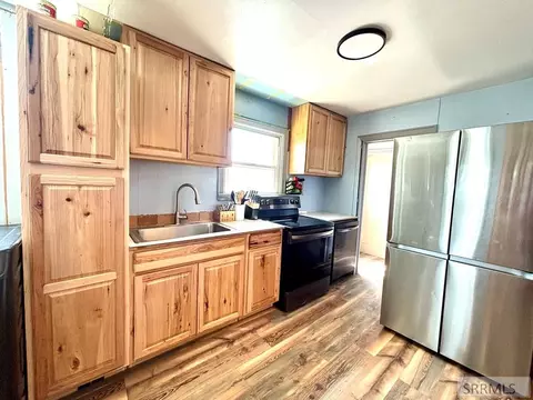 Kitchen - 129 Monroe St, Salmon, ID 83467 photo 1 of 2