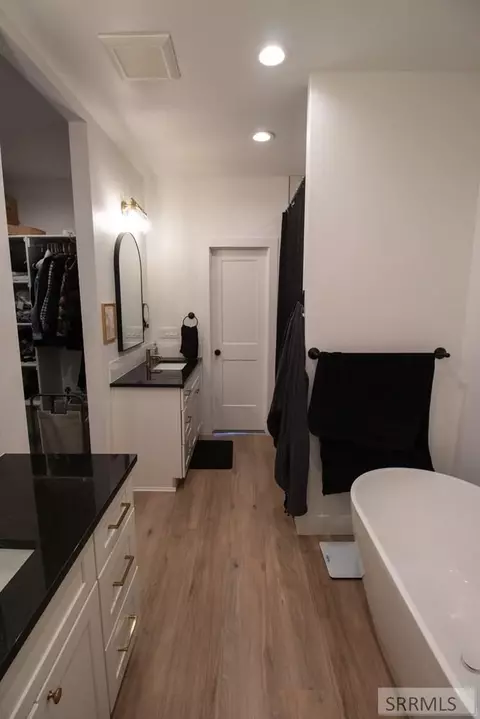 Bath - 1133 Mcjon Ln, Rexburg, ID 83440 photo 2 of 8