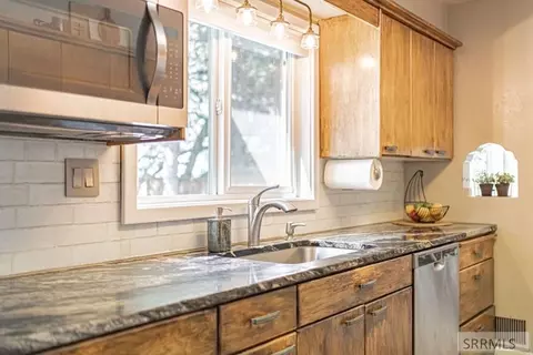Kitchen - 5444 E 145 N, Rigby, ID 83442 photo 4 of 6