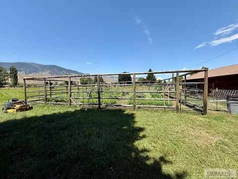 Exterior - 2 Hammon Dr, Salmon, ID 83467 photo 11 of 12