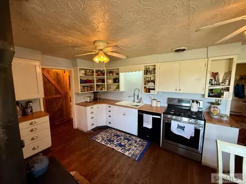 Kitchen - 2 Hammon Dr, Salmon, ID 83467 photo 2 of 2