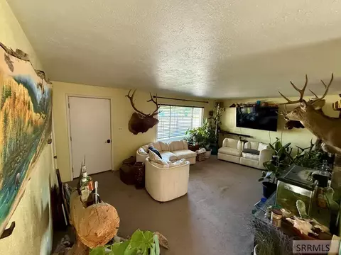 Living - 2 Hammon Dr, Salmon, ID 83467 photo 1 of 2