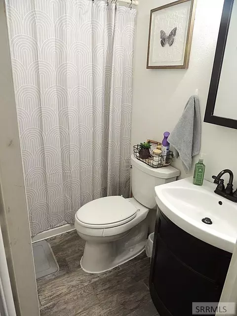 Bath - 790 E Targhee St, Saint Anthony, ID 83445 photo 1 of 2