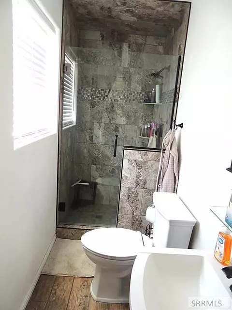 Bath - 790 E Targhee St, Saint Anthony, ID 83445 photo 2 of 2