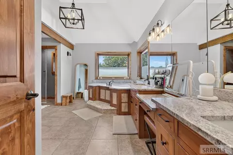 Bath - 63 Mountain View Rd, Salmon, ID 83467 photo 2 of 8