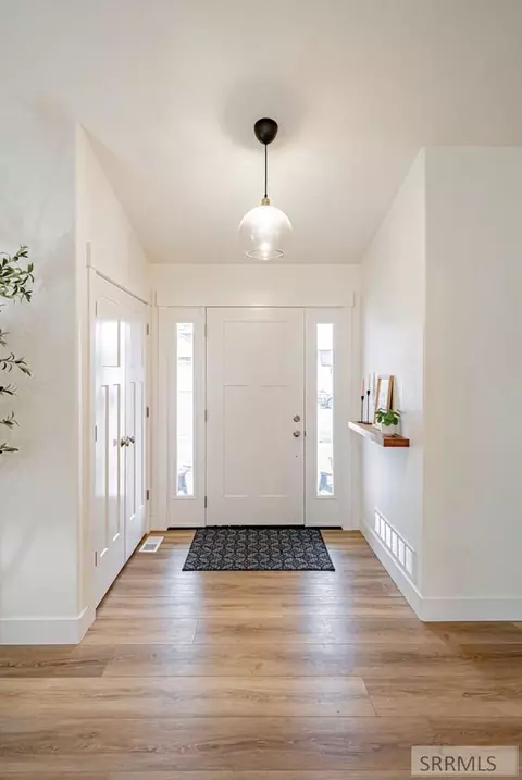 Entry Way - 655 N Lincoln St, Rigby, ID 83442 photo 2 of 6
