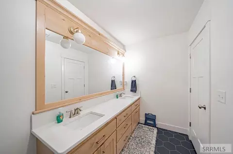 Bath - 655 N Lincoln St, Rigby, ID 83442 photo 10 of 11