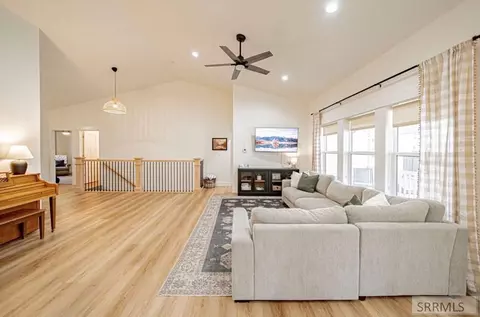 Living - 655 N Lincoln St, Rigby, ID 83442 photo 1 of 3