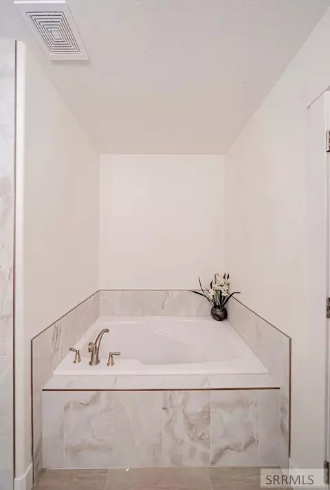 Bath - 655 N Lincoln St, Rigby, ID 83442 photo 4 of 11