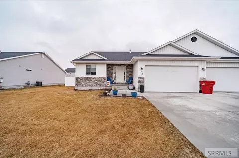 Exterior - 655 N Lincoln St, Rigby, ID 83442 photo 3 of 5