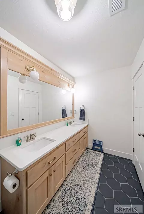 Bath - 655 N Lincoln St, Rigby, ID 83442 photo 11 of 11