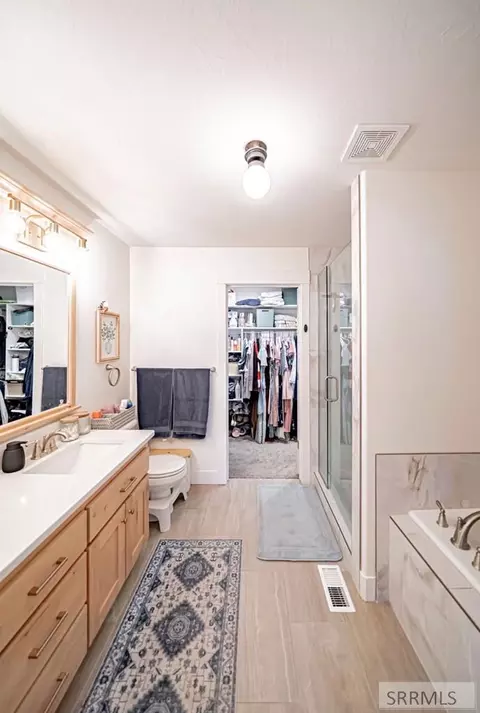 Bath - 655 N Lincoln St, Rigby, ID 83442 photo 3 of 11