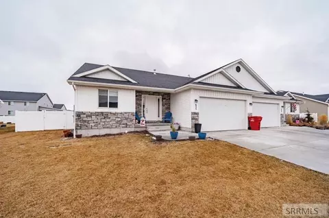 Exterior - 655 N Lincoln St, Rigby, ID 83442 photo 1 of 5