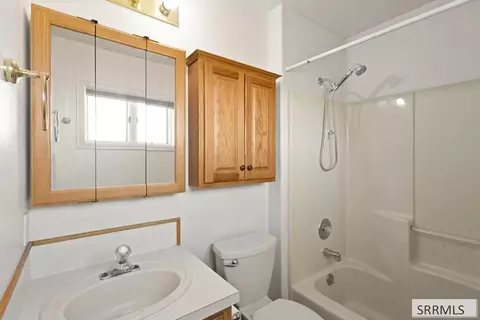 Bath - 225 N 3800 E, Rigby, ID 83442 photo 3 of 7