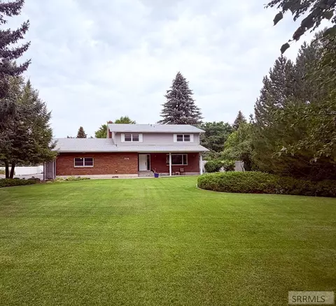 210 Sunny Heights Ln, Idaho Falls, ID 83402