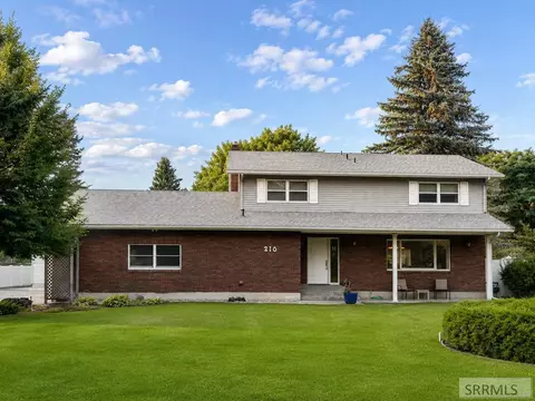 210 Sunny Heights Ln, Idaho Falls, ID 83402