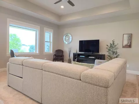 Living - 1012 Cypress Loop, Rexburg, ID 83440 photo 3 of 4