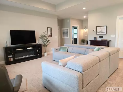 Living - 1012 Cypress Loop, Rexburg, ID 83440 photo 1 of 4