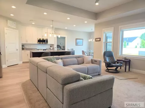 Living - 1012 Cypress Loop, Rexburg, ID 83440 photo 2 of 4